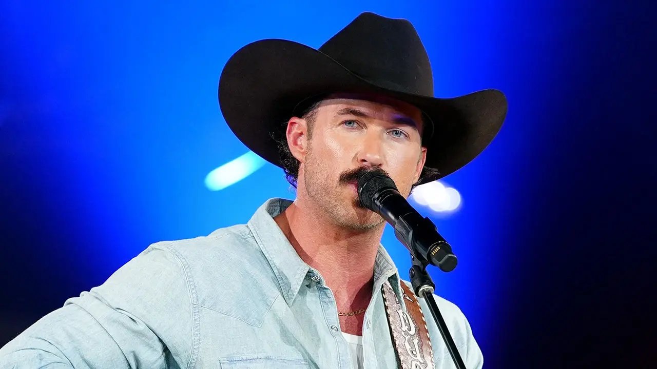 Riley Green and Peyton Manning team up for surprise country song ahead of Alabama vs Tennessee