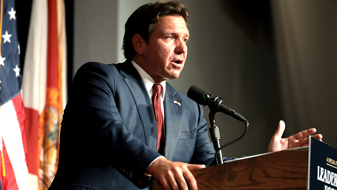 Ron DeSantis deploys an army of linemen as Florida races to clear roads, restore power after Isaias' landfall