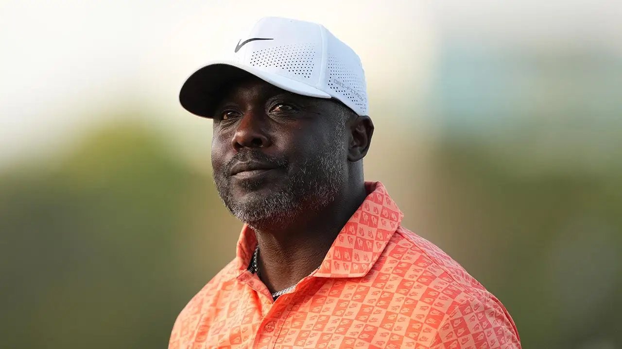 Super Bowl champion Marshall Faulk says he is living with Parkinson's disease