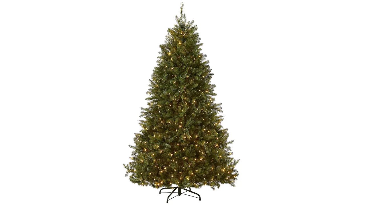 This popular 7.5-foot pre-lit Christmas tree is $400 off on Amazon — just $280