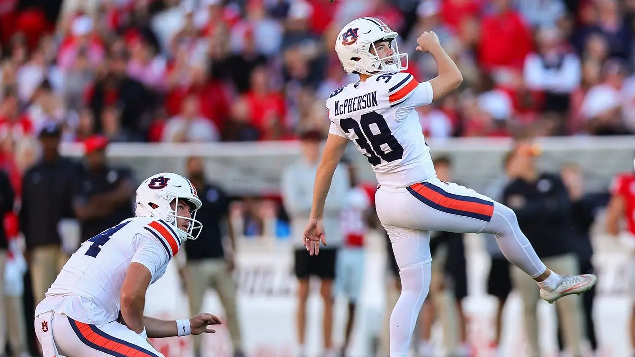 Unranked Auburn upsets top-ranked Georgia with walk-off field goal, marking wild feat not seen in 36 years